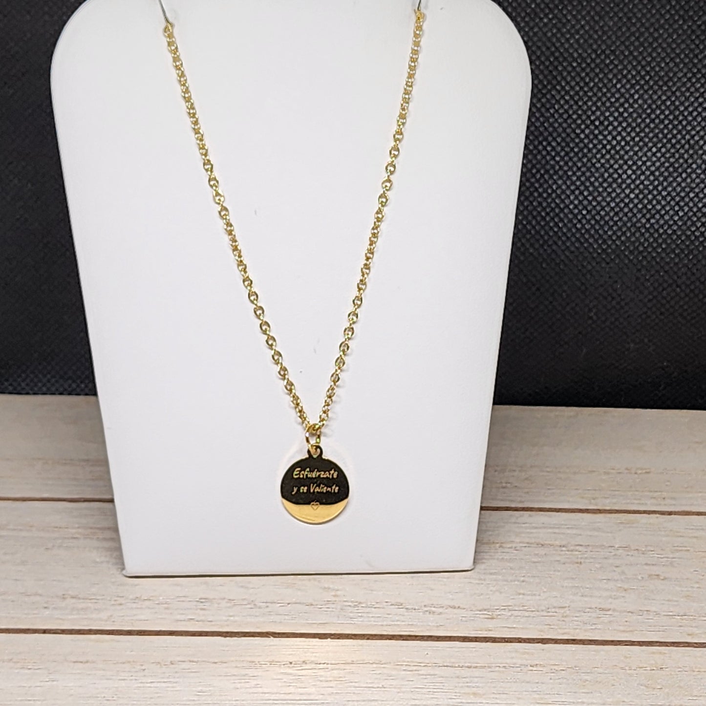 Esfuérzate necklace